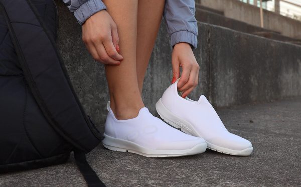OOmgSport_White_Womens1.jpg