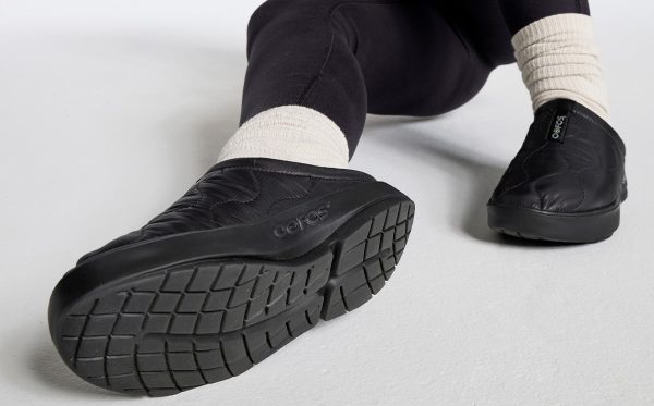 Womens_BlackThermo2.jpg
